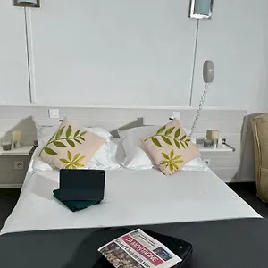 2* Hotel De La Tour Etienne Sud